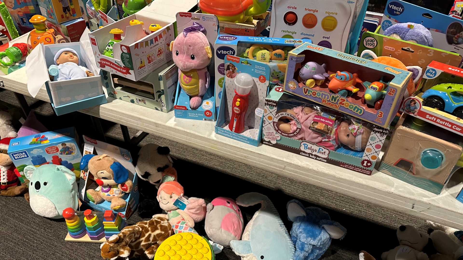 The Salvation Army Angel Tree program lets shoppers pick out Christmas gifts. (Dec. 20, 2023)