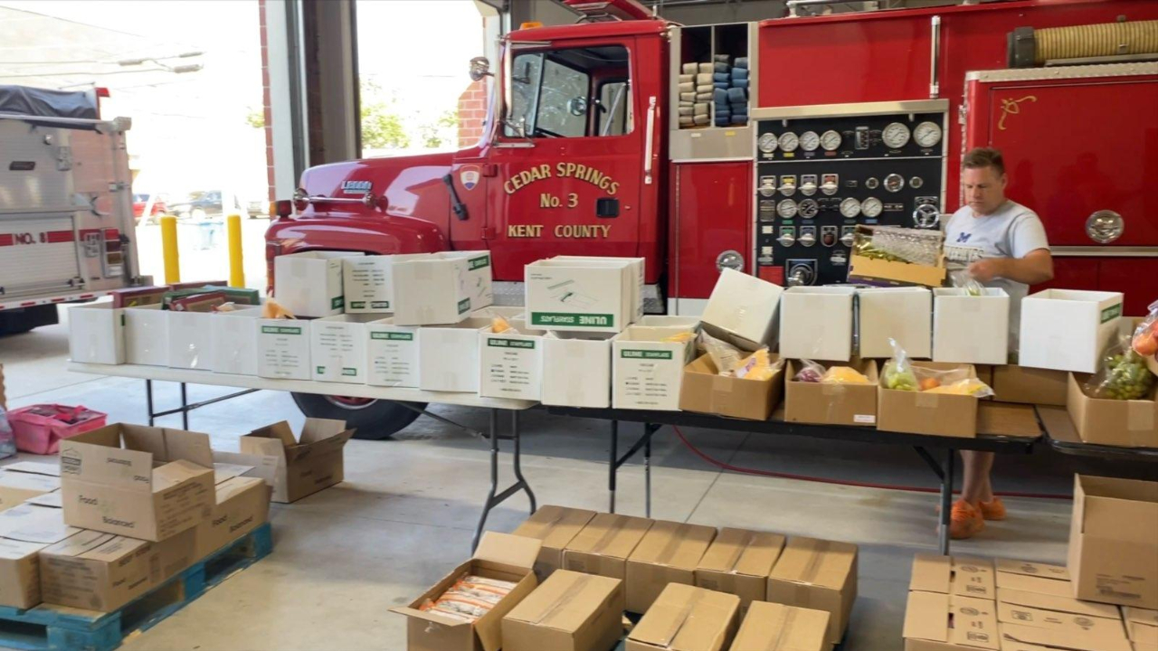 A "garage day" for City Impact food pantry in Cedar Springs. (Ian VanderLugt/Cedar Springs High School)