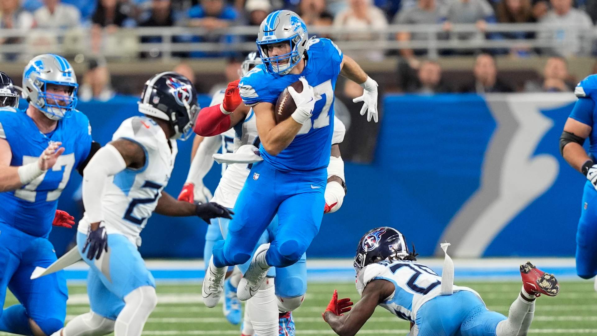 Detroit Lions tight end Sam LaPorta runs with the ball against the Tennessee Titans on Sunday, Oct. 27, 2024, in Detroit. (Carlos Osorio/AP)