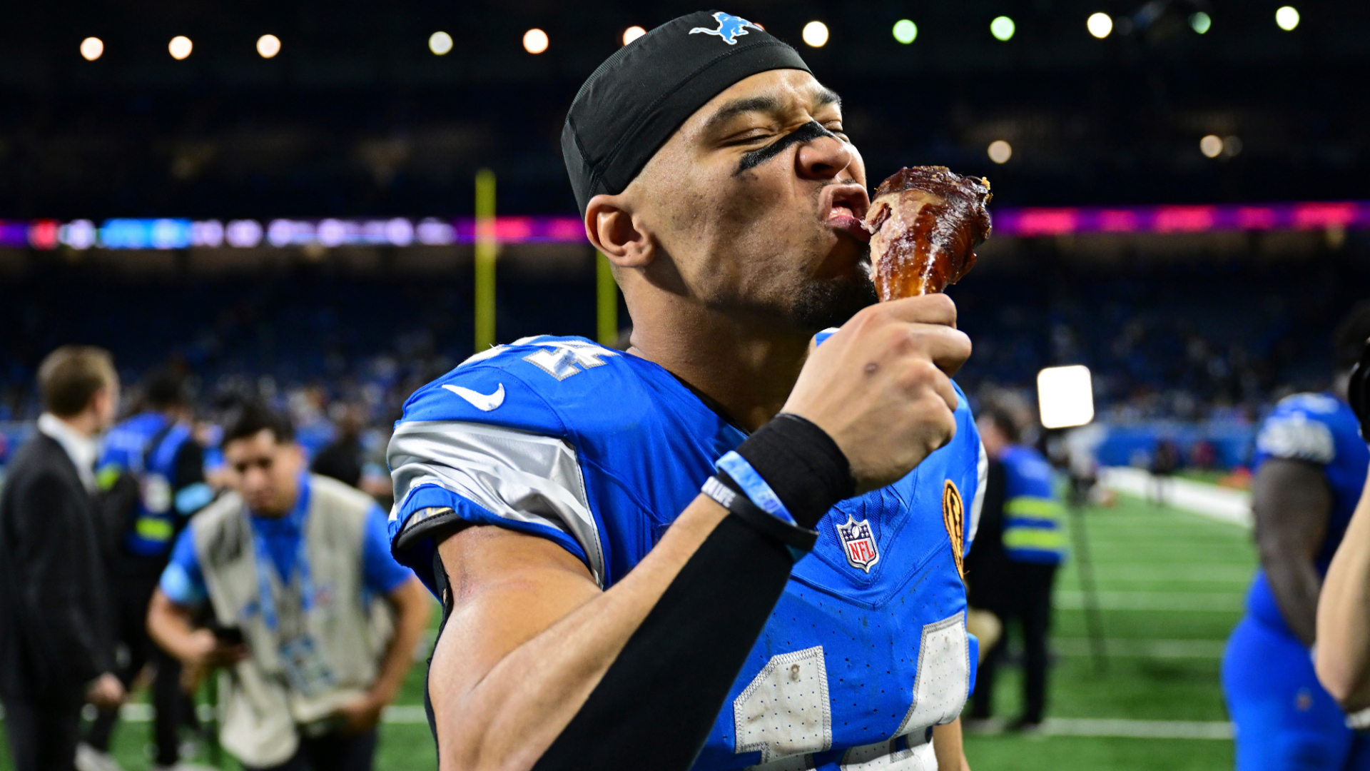 Detroit Lions wide receiver Amon-Ra St. Brown eats a turkey leg while walking off the field after the Lions defeated the Chicago Bears 23-20 in an NFL football game in Detroit, Sunday, Nov. 28, 2024. The Lions won 23-20. (AP Photo/David Dermer)