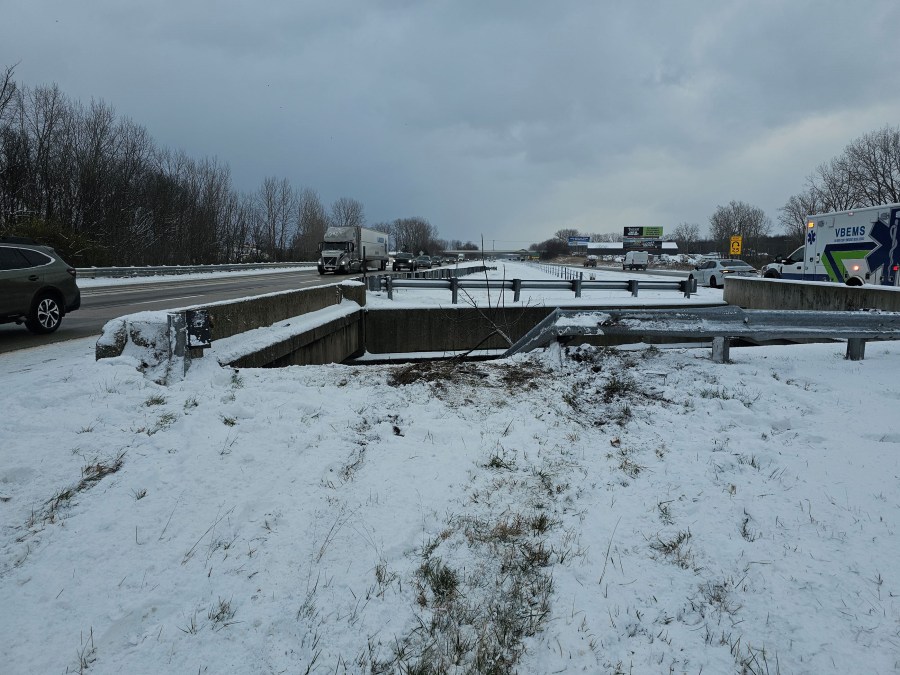 An I-94 crash in Hartford Township on Nov. 29, 2024. (Courtesy Van Buren County Sheriff's Office)