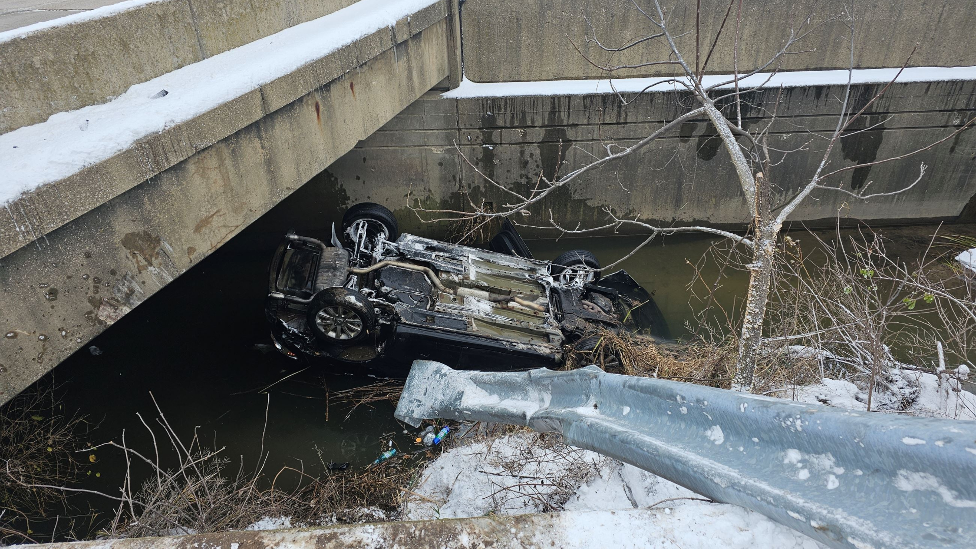 An I-94 crash in Hartford Township on Nov. 29, 2024. (Courtesy Van Buren County Sheriff's Office)