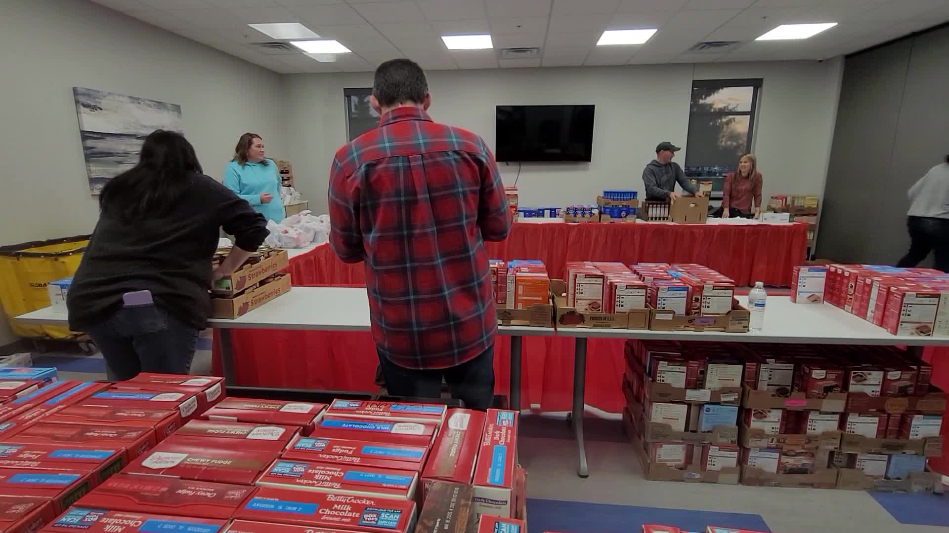 Meal distribution ministry at Muskegon Rescue Mission. (Nov. 26, 2024)