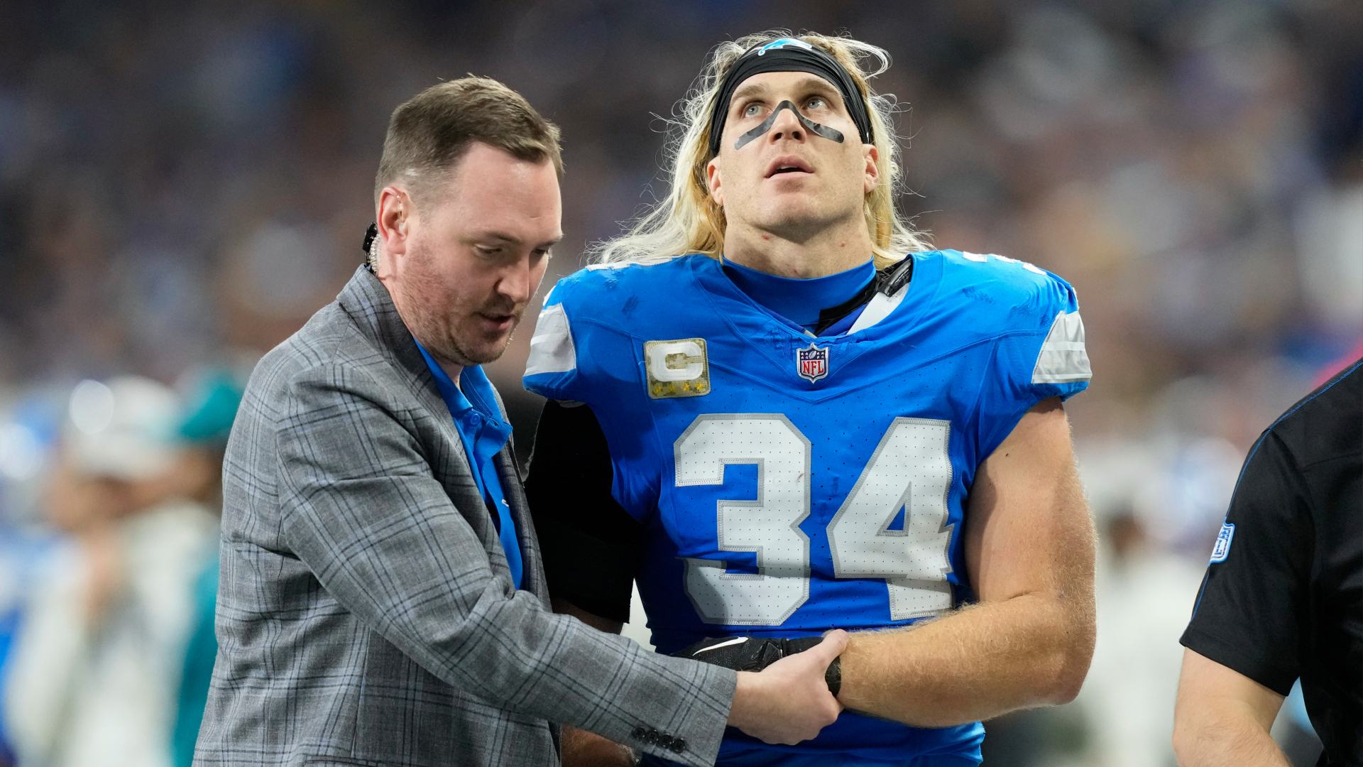 Detroit Lions linebacker Alex Anzalone walks off of the field after suffering an arm injury during the second quarter of Detroit's 52-6 win over Jacksonville on Sunday, Nov. 17, 2024, at Ford Field. (Carlos Osorio/AP)