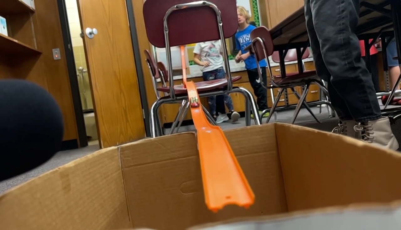 Kids play with a hot wheels track in Andy Losik's classroom. (Nov. 18, 2024)