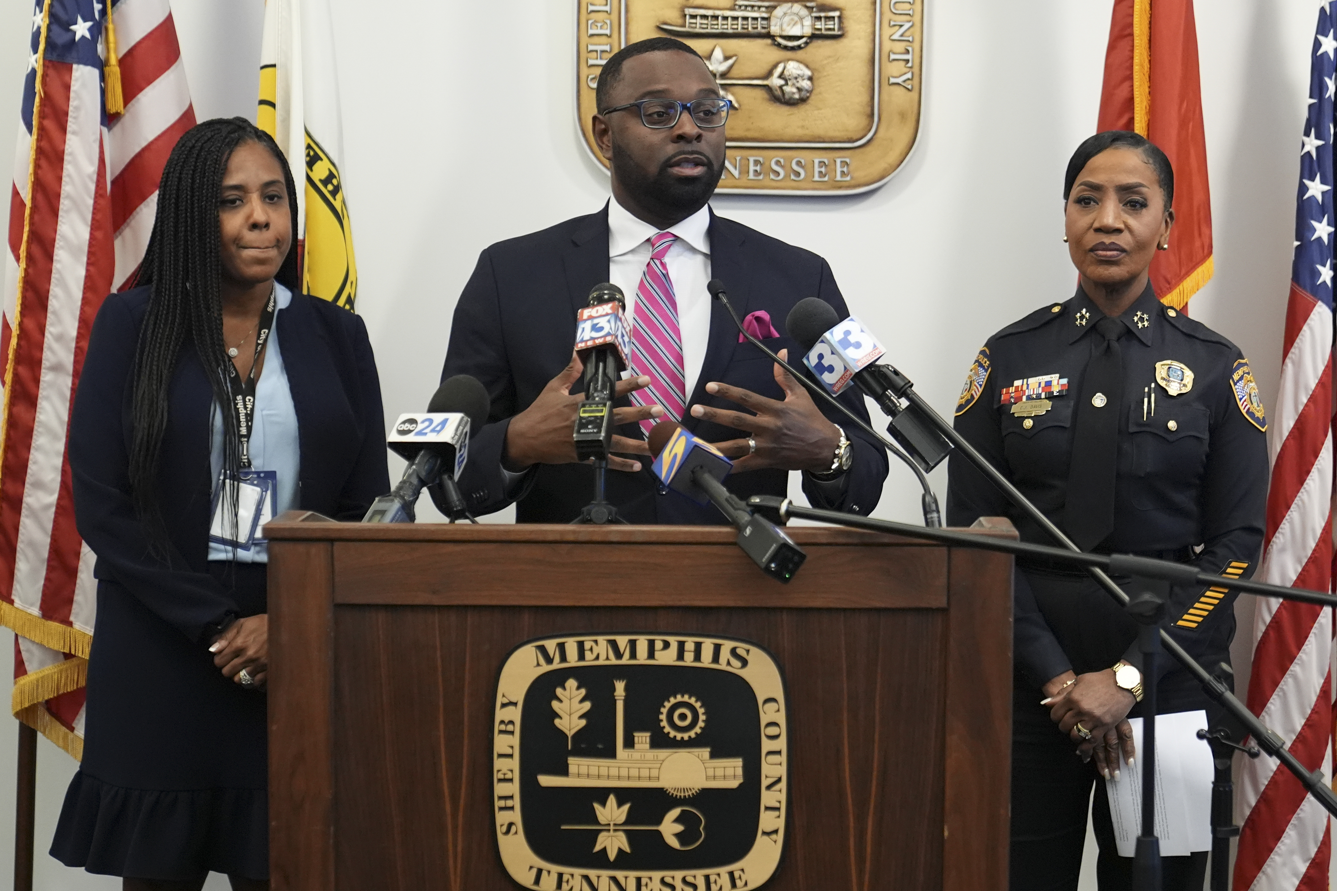 Mayor Paul Young, center, speaks during a news conference with Tannera Gibson, left, and Police Chief Cerelyn "C.J." Davis, right, Thursday, Dec. 5, 2024, in Memphis, Tenn. (AP Photo/George Walker IV)