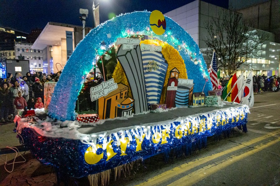The Grand Rapids Santa Parade, sponsored by Gentex, and tree lighting ceremony on Dec. 7, 2024. (Michael Buck/WOOD TV8)