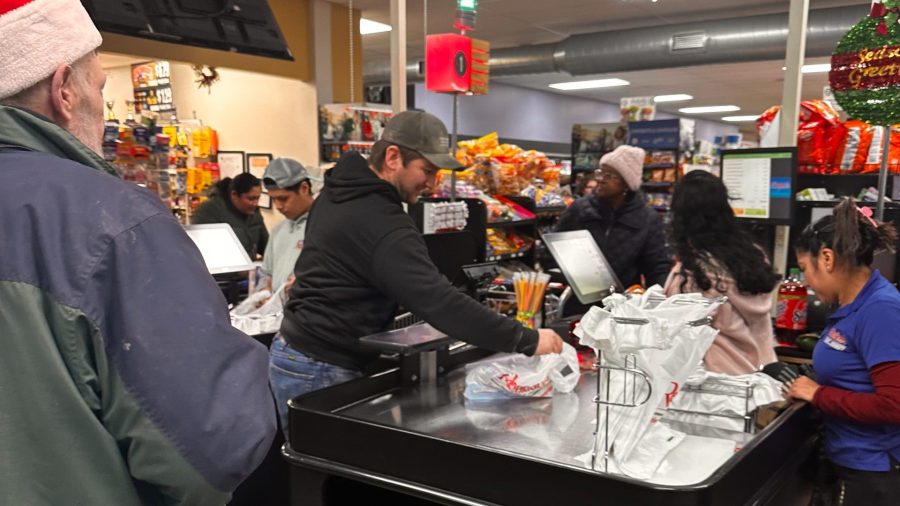 Nonprofits Food Hugs and Mitten Foundation pay for grocery shoppers' carts at Ralph's on Leonard. (Dec. 4, 2024)