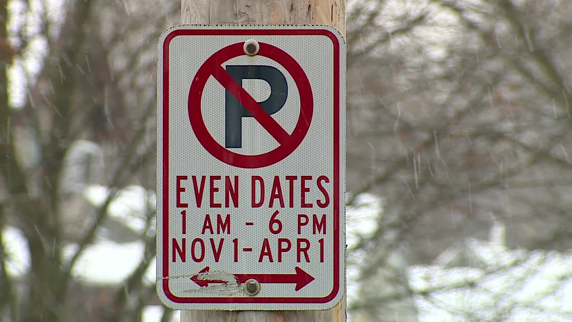 An odd-even parking sign in Grand Rapids on Dec. 3, 2024.