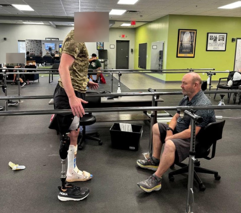 A Ukrainian soldier undergoes therapy in Chicago. Patients' faces have been blurred. (Courtesy Oleksandra Soltinska)